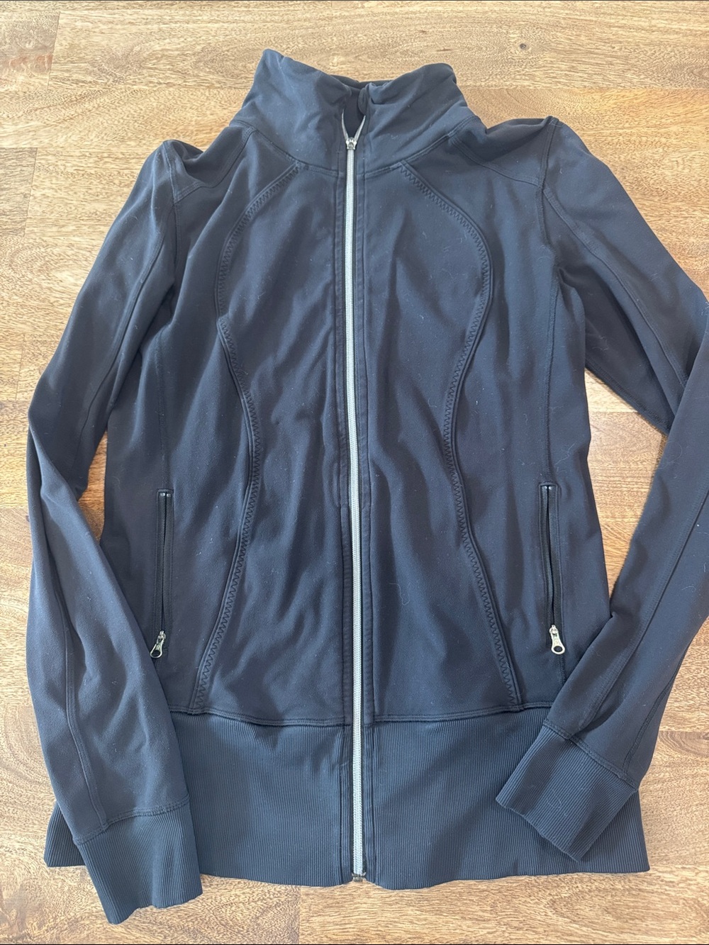 Lululemon zip up athletic top zipper tag is broken size 12